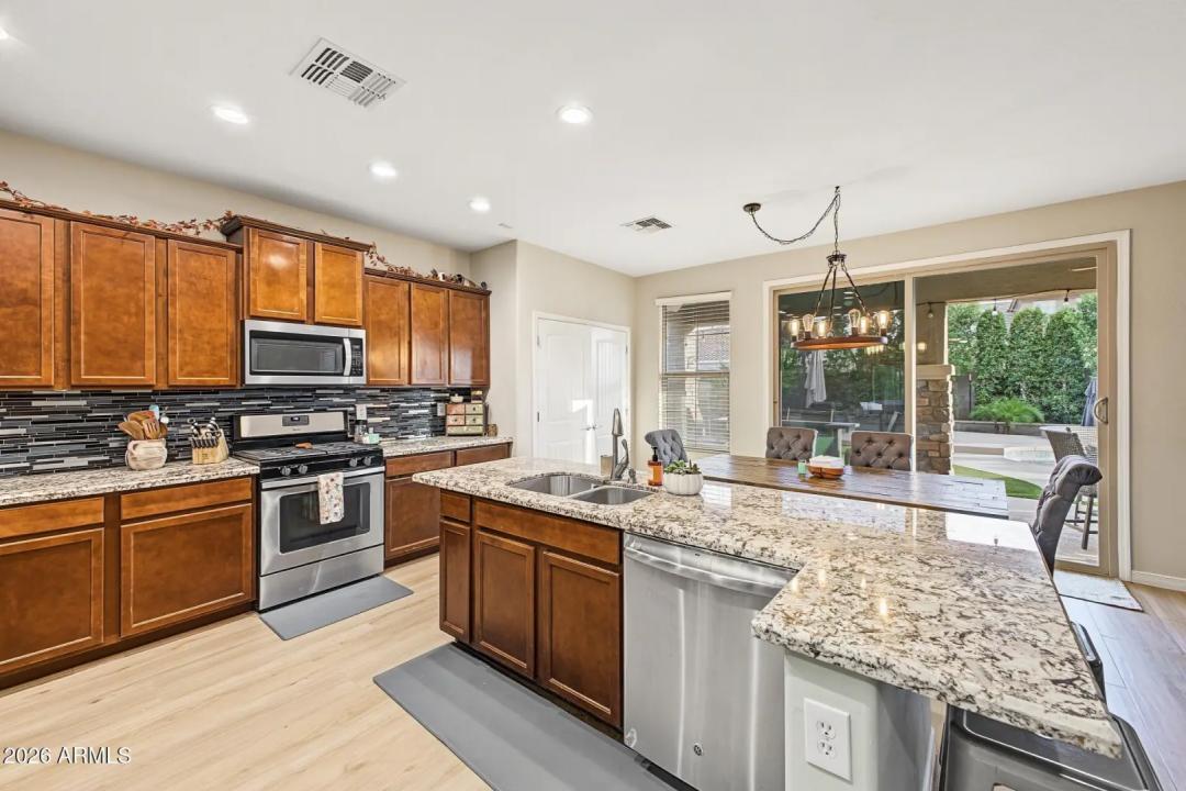 Real Estate Picture 17