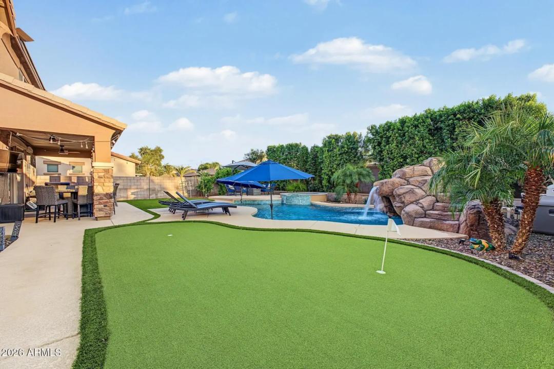Real Estate Picture 50