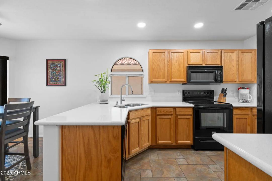 Real Estate Picture 9