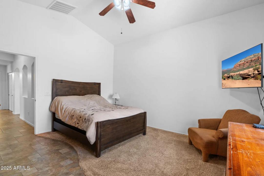 Real Estate Picture 14
