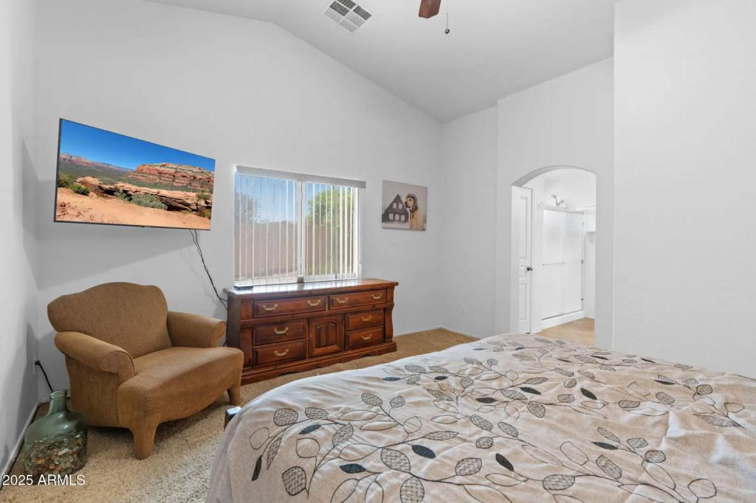 Real Estate Picture 16