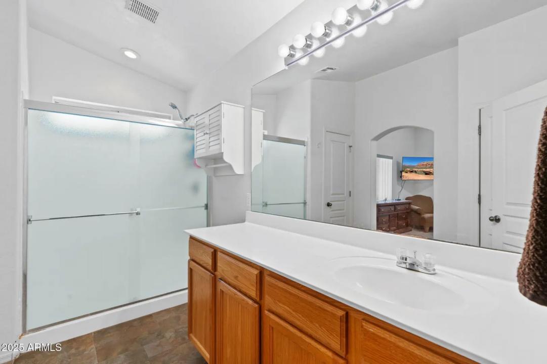 Real Estate Picture 18