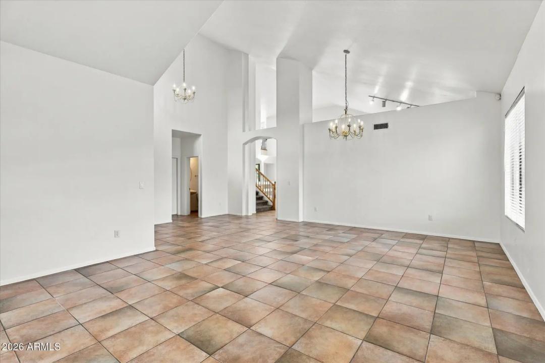 Real Estate Picture 4