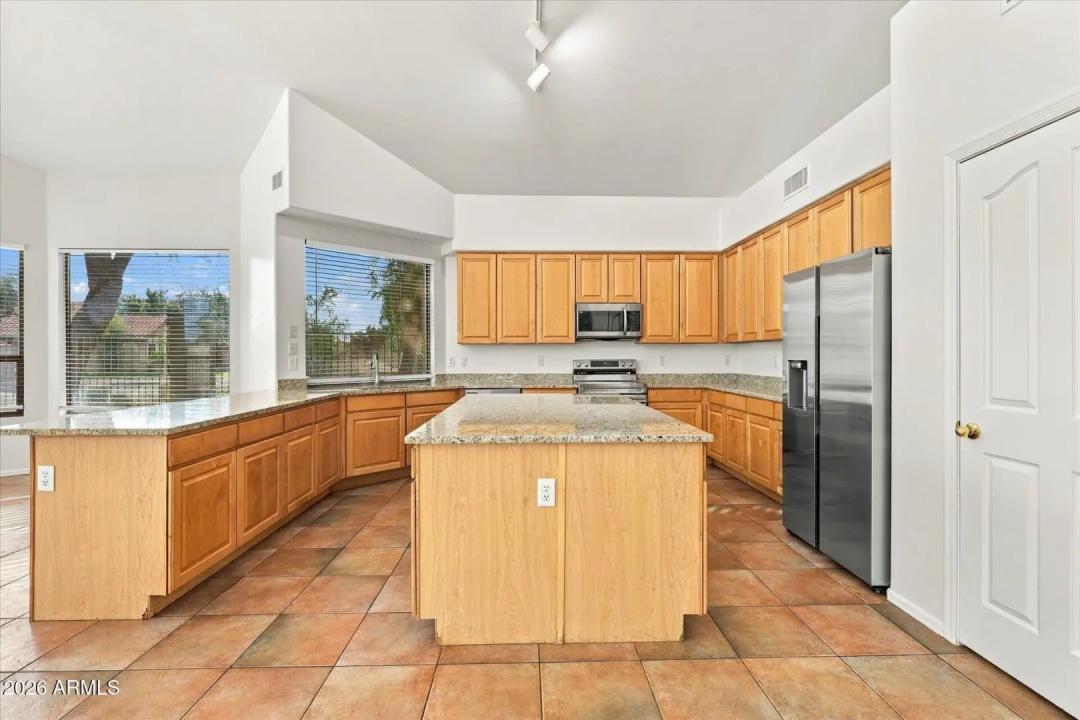 Real Estate Picture 9