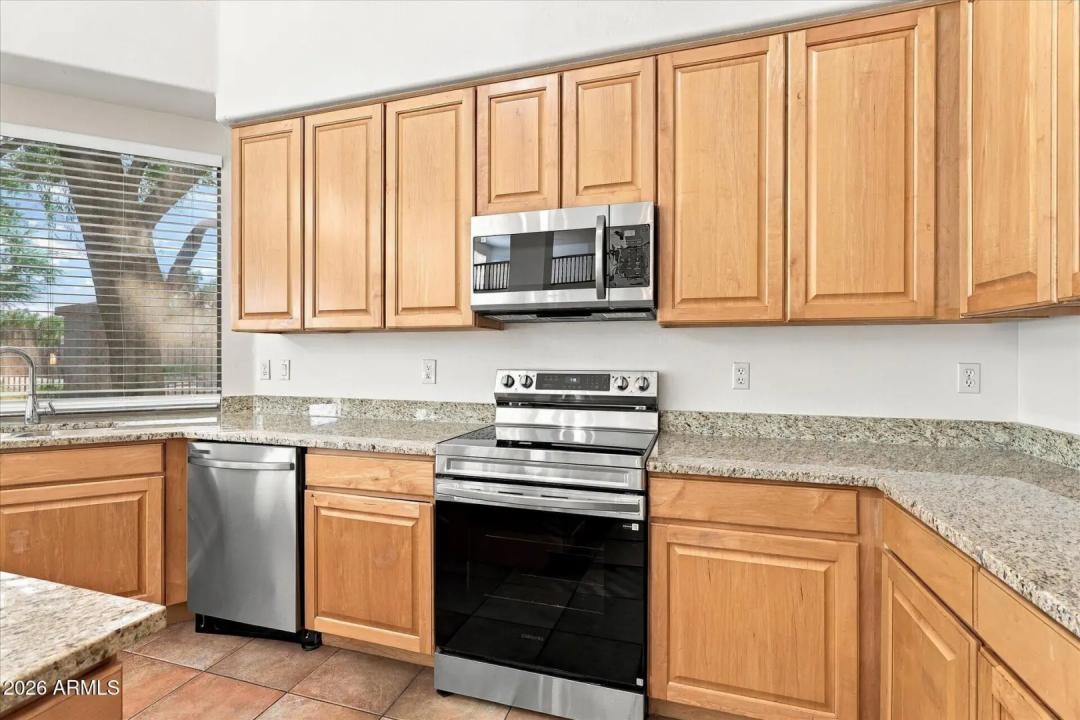 Real Estate Picture 12