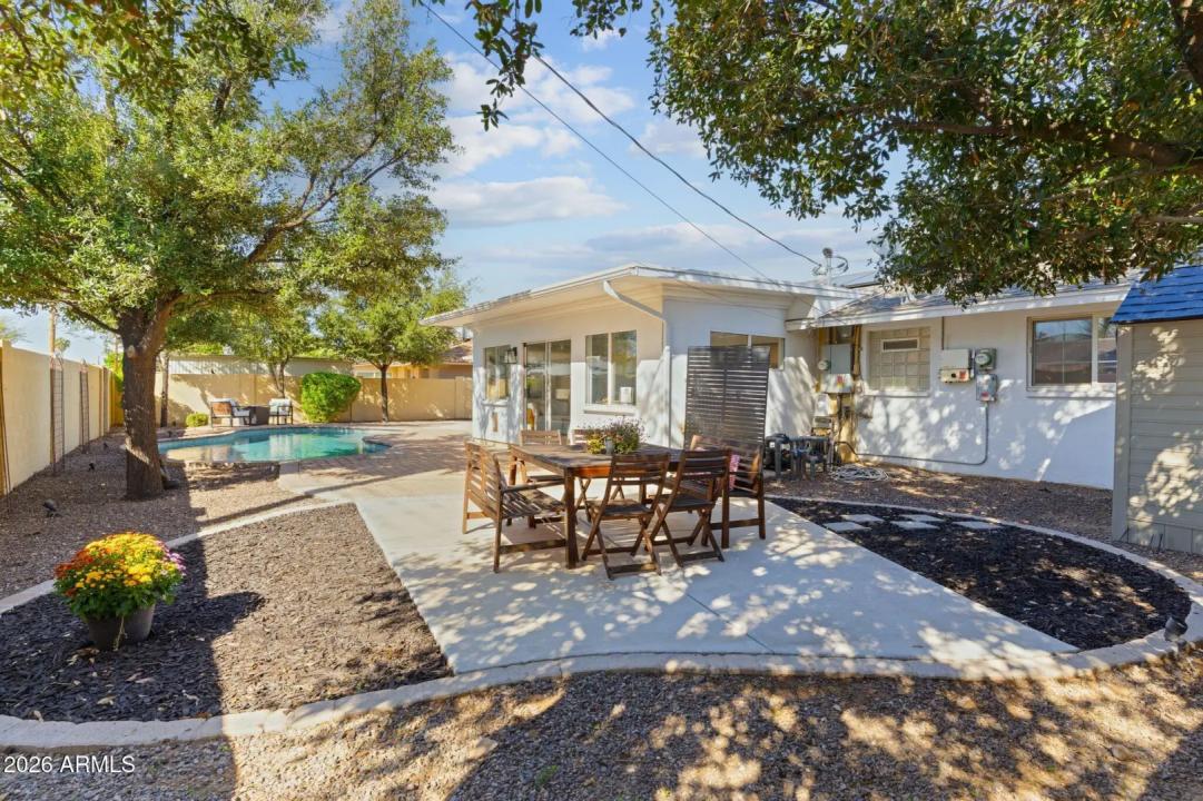 Real Estate Picture 4