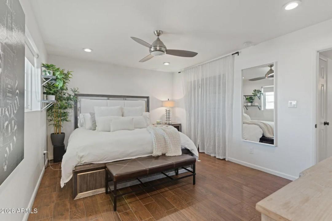 Real Estate Picture 12