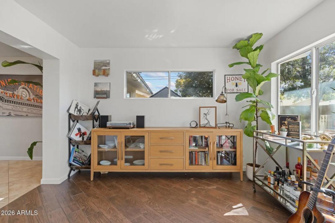 Real Estate Picture 8