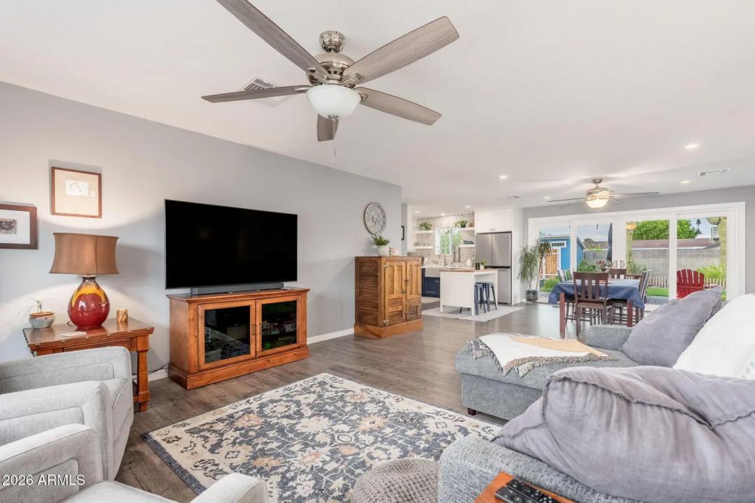 Real Estate Picture 9