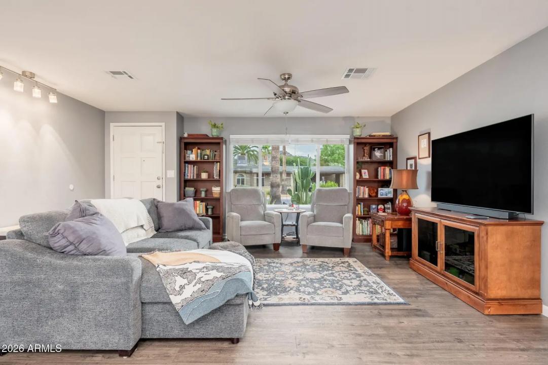 Real Estate Picture 5
