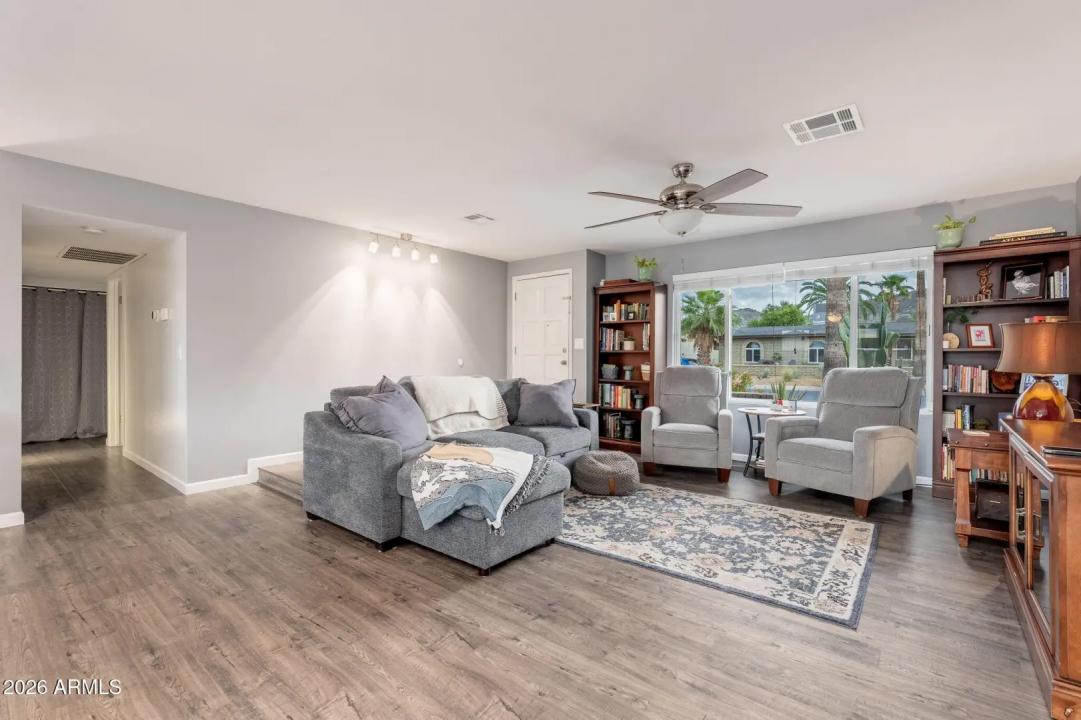 Real Estate Picture 10