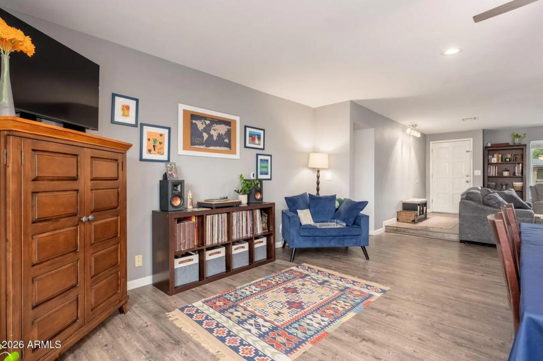 Real Estate Picture 12