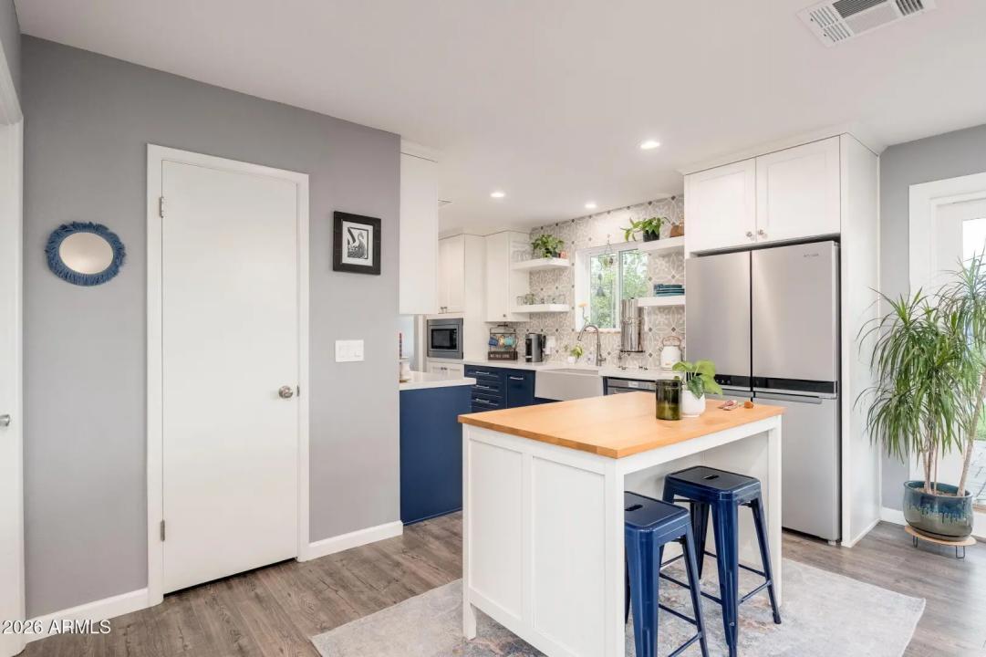 Real Estate Picture 13