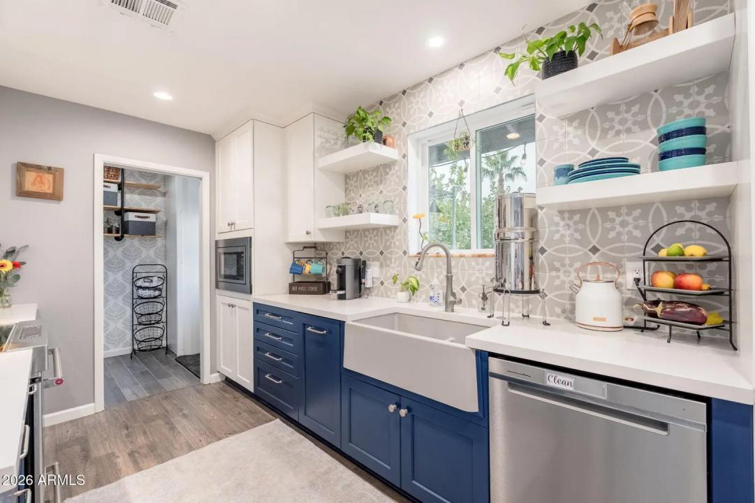 Real Estate Picture 3