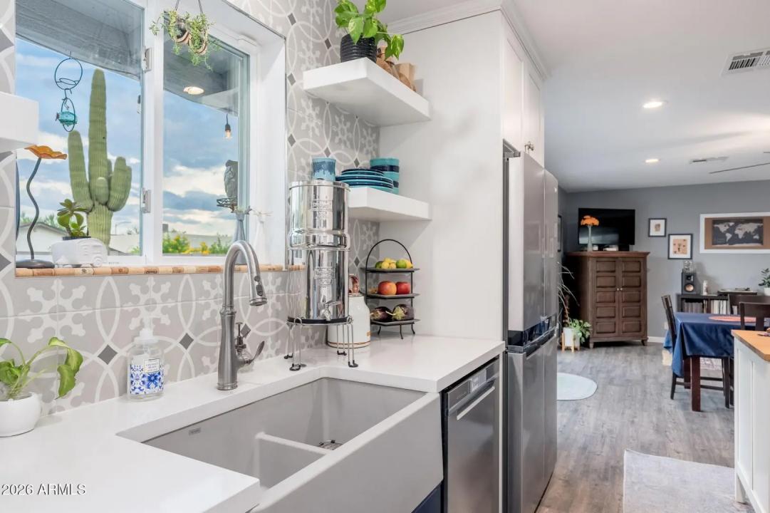 Real Estate Picture 18