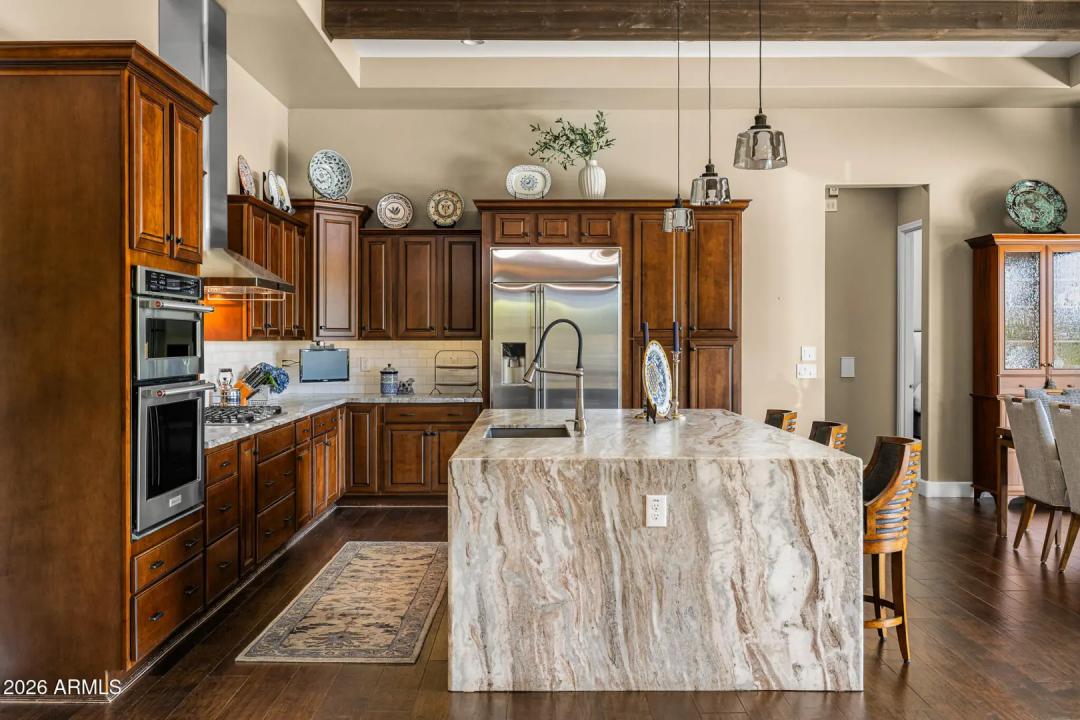 Real Estate Picture 4
