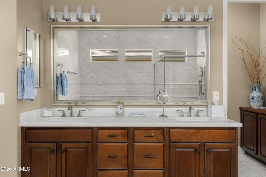 Real Estate Picture 12