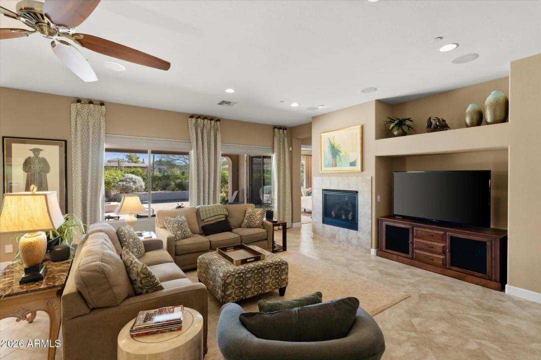 Real Estate Picture 11