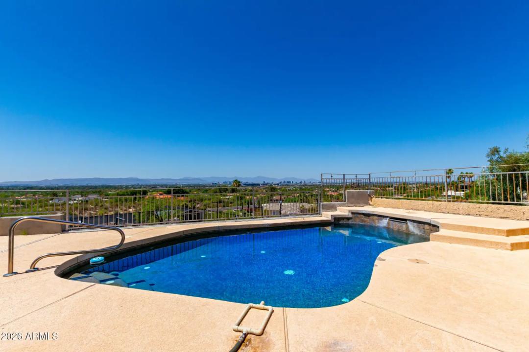 Real Estate Picture 4