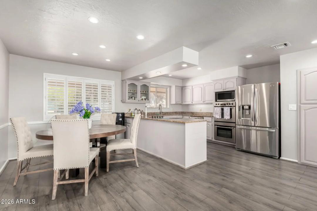 Real Estate Picture 16