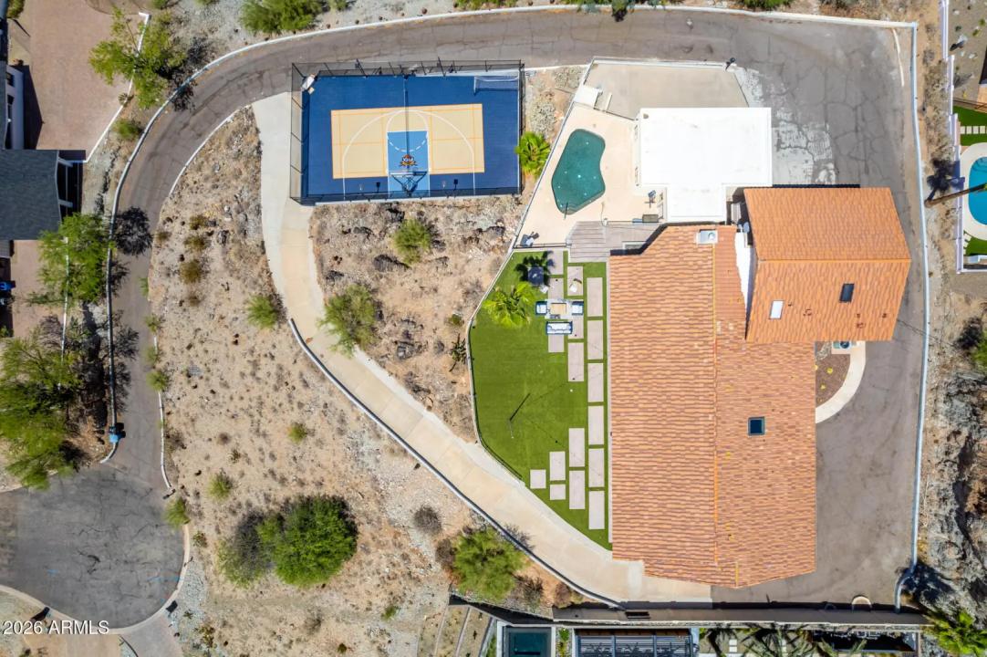 Real Estate Picture 50