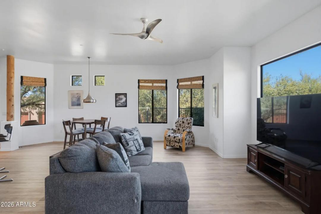 Real Estate Picture 9