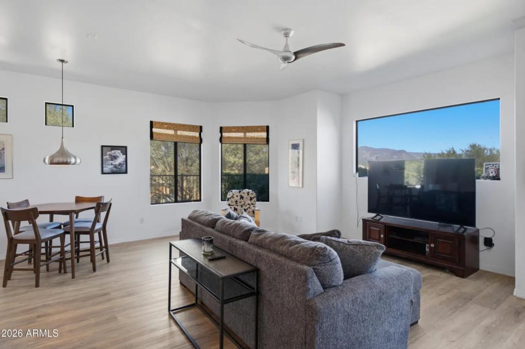 Real Estate Picture 8