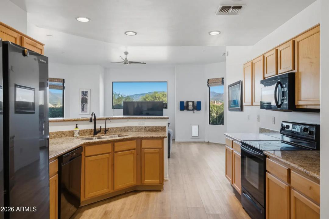 Real Estate Picture 4