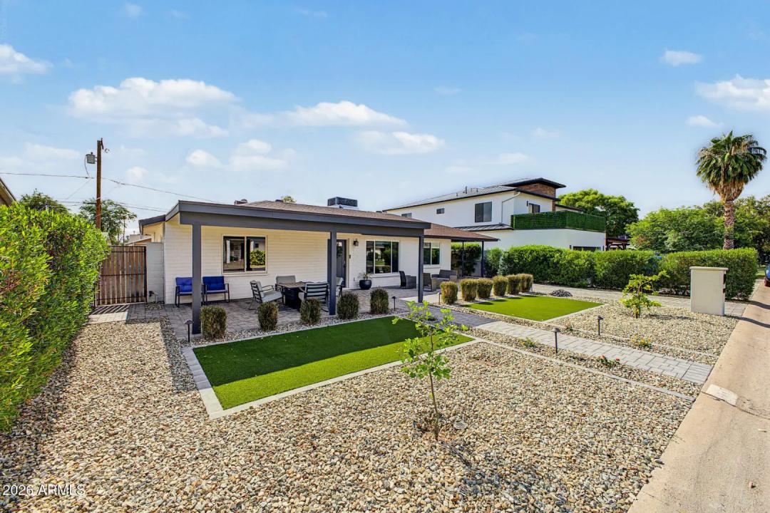 Real Estate Picture 3