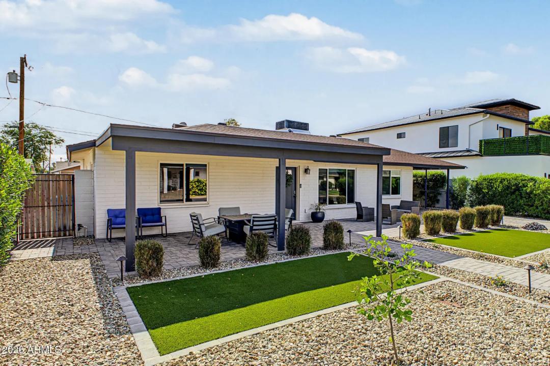Real Estate Picture 4