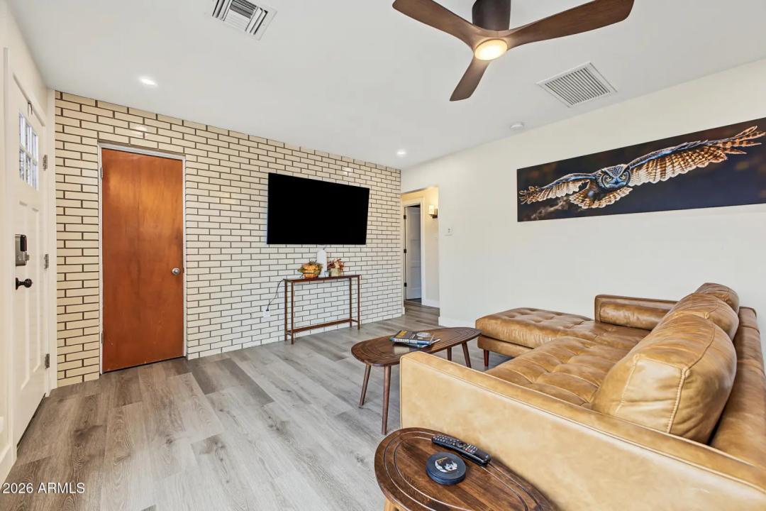 Real Estate Picture 12