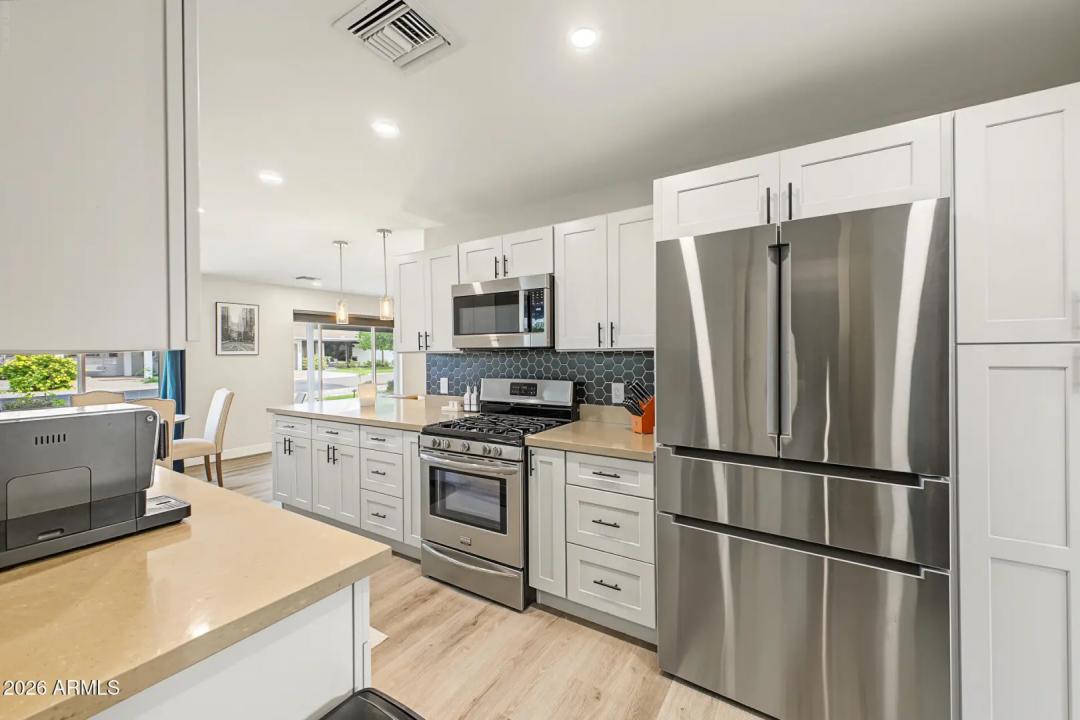 Real Estate Picture 18