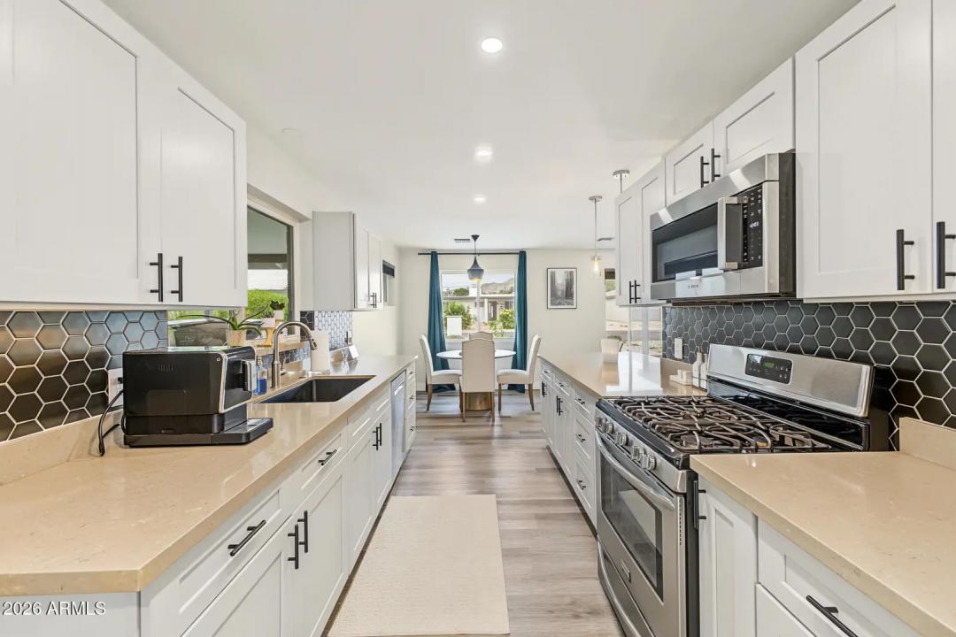 Real Estate Picture 20