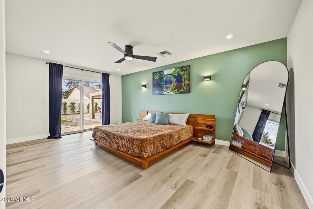 Real Estate Picture 23