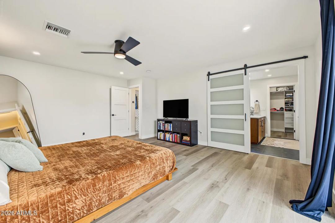 Real Estate Picture 24