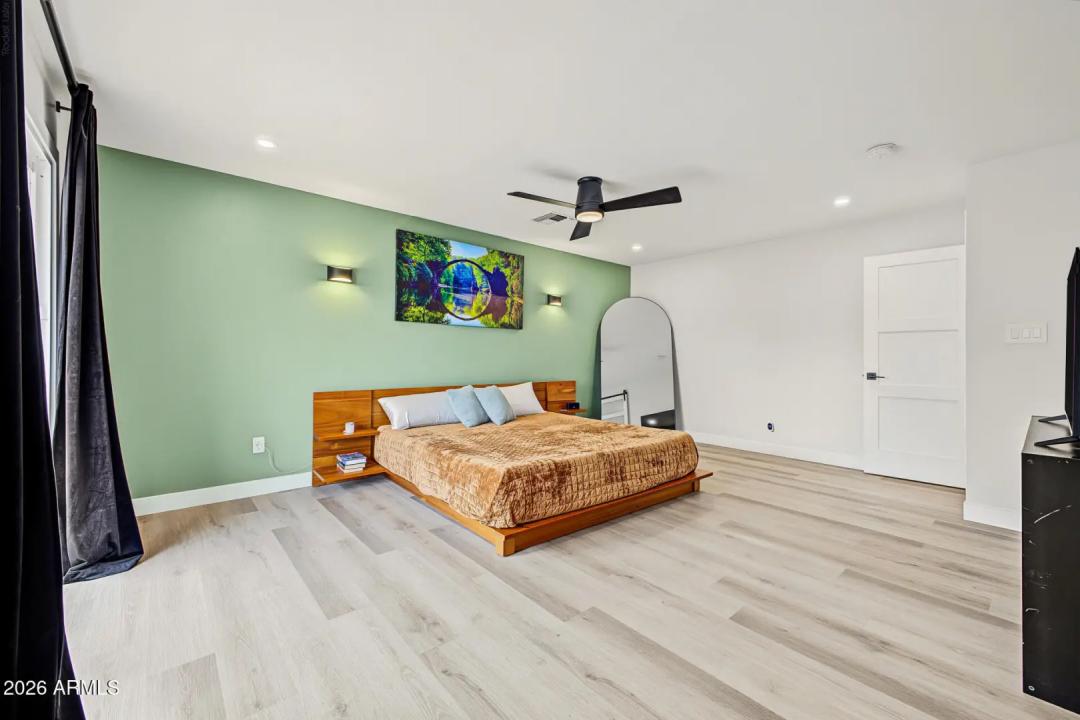 Real Estate Picture 25
