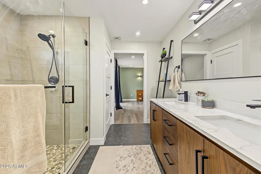 Real Estate Picture 29