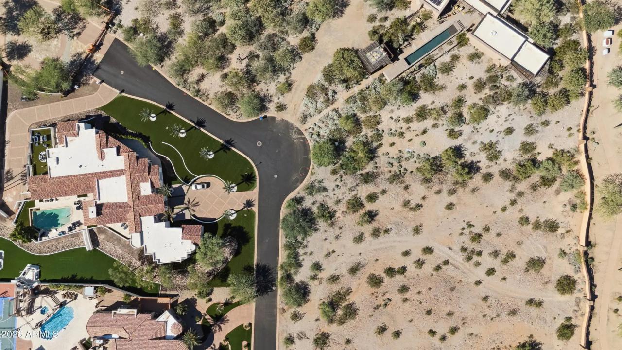 Real Estate Picture 4