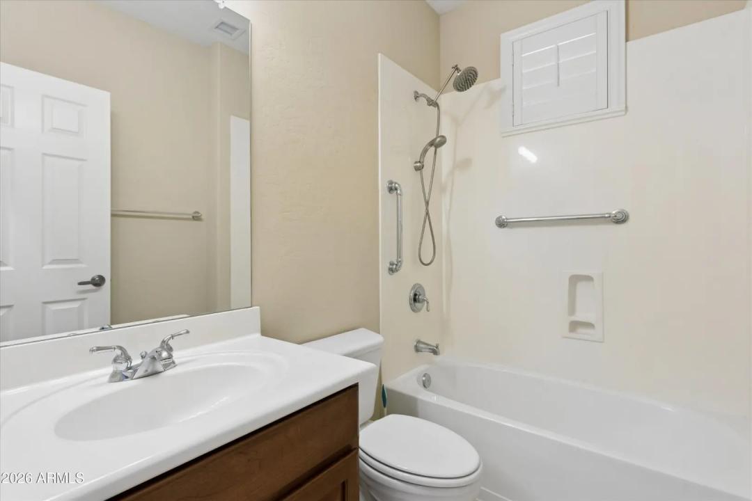 Real Estate Picture 14
