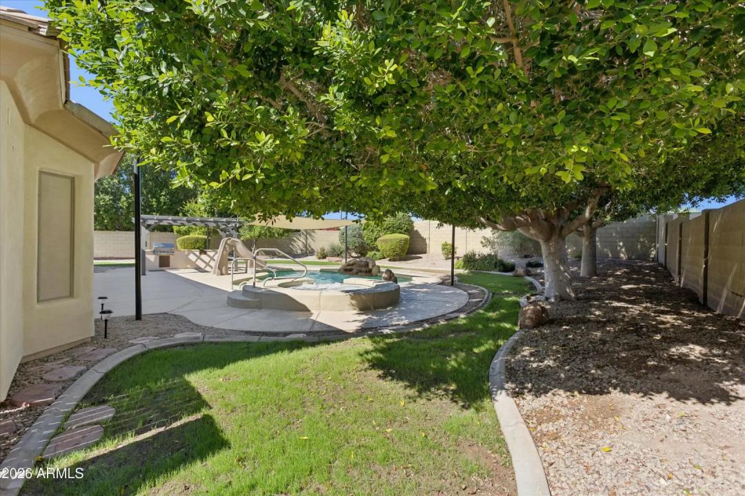 Real Estate Picture 50
