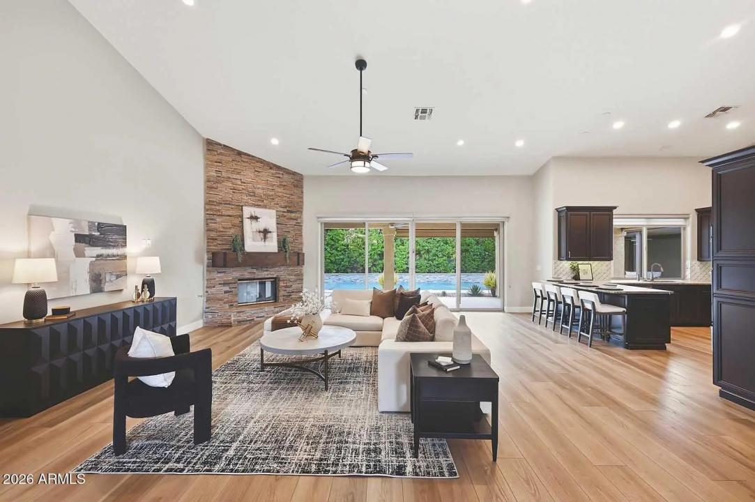 Real Estate Picture 4