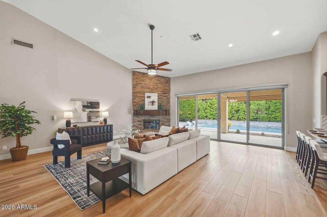 Real Estate Picture 12