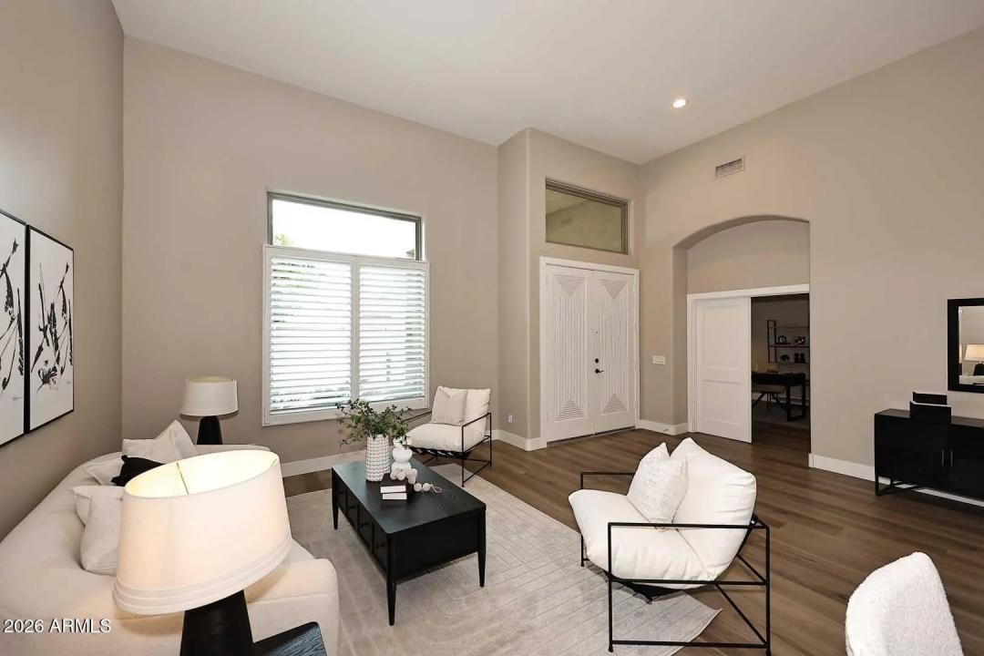 Real Estate Picture 8