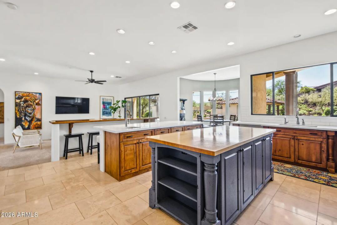 Real Estate Picture 8