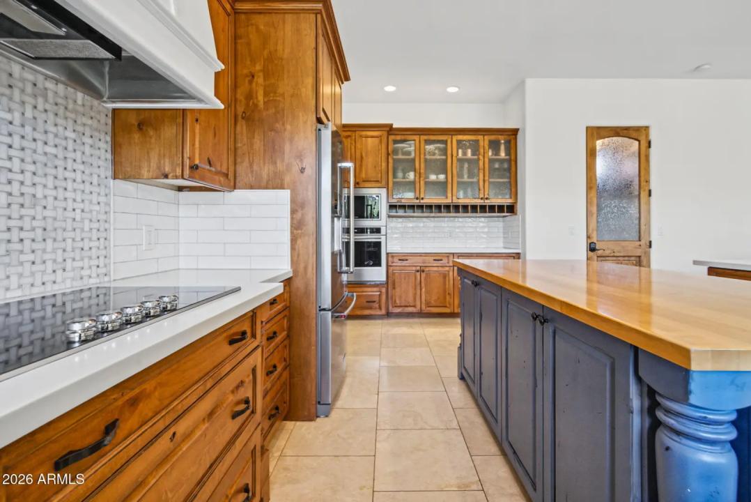 Real Estate Picture 12