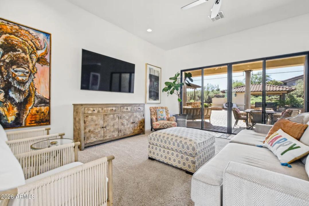 Real Estate Picture 4