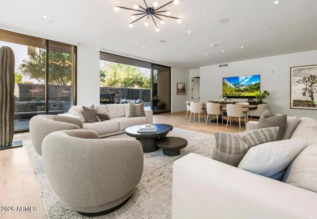 Real Estate Picture 4