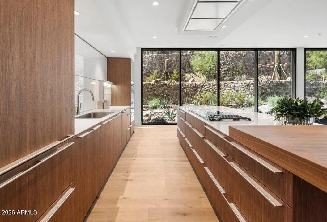 Real Estate Picture 6