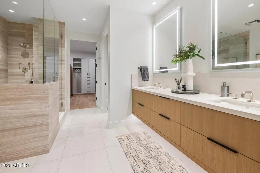 Real Estate Picture 7