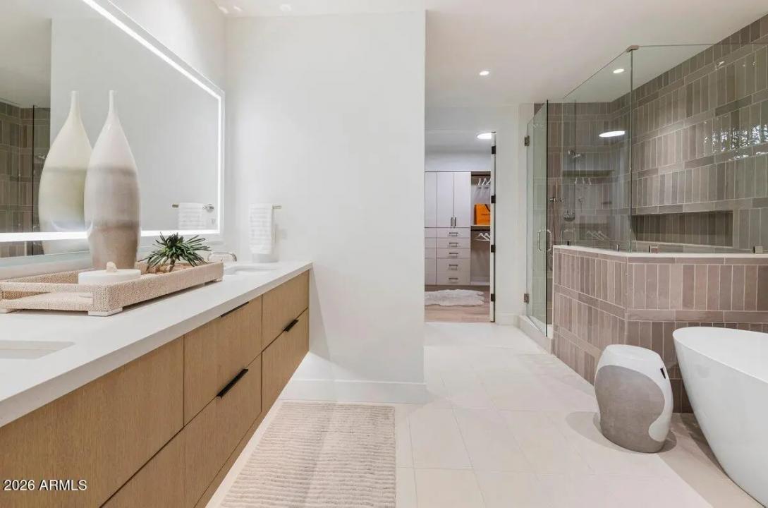 Real Estate Picture 15
